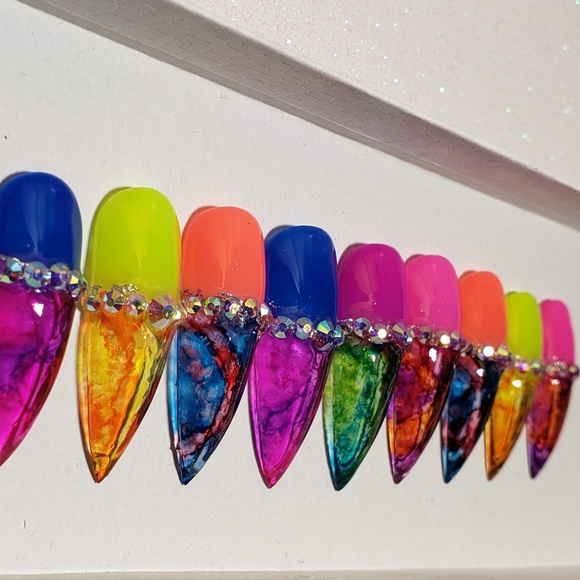 *Rainbowlita* Reusable Press On Nails - Picture 4 of 8